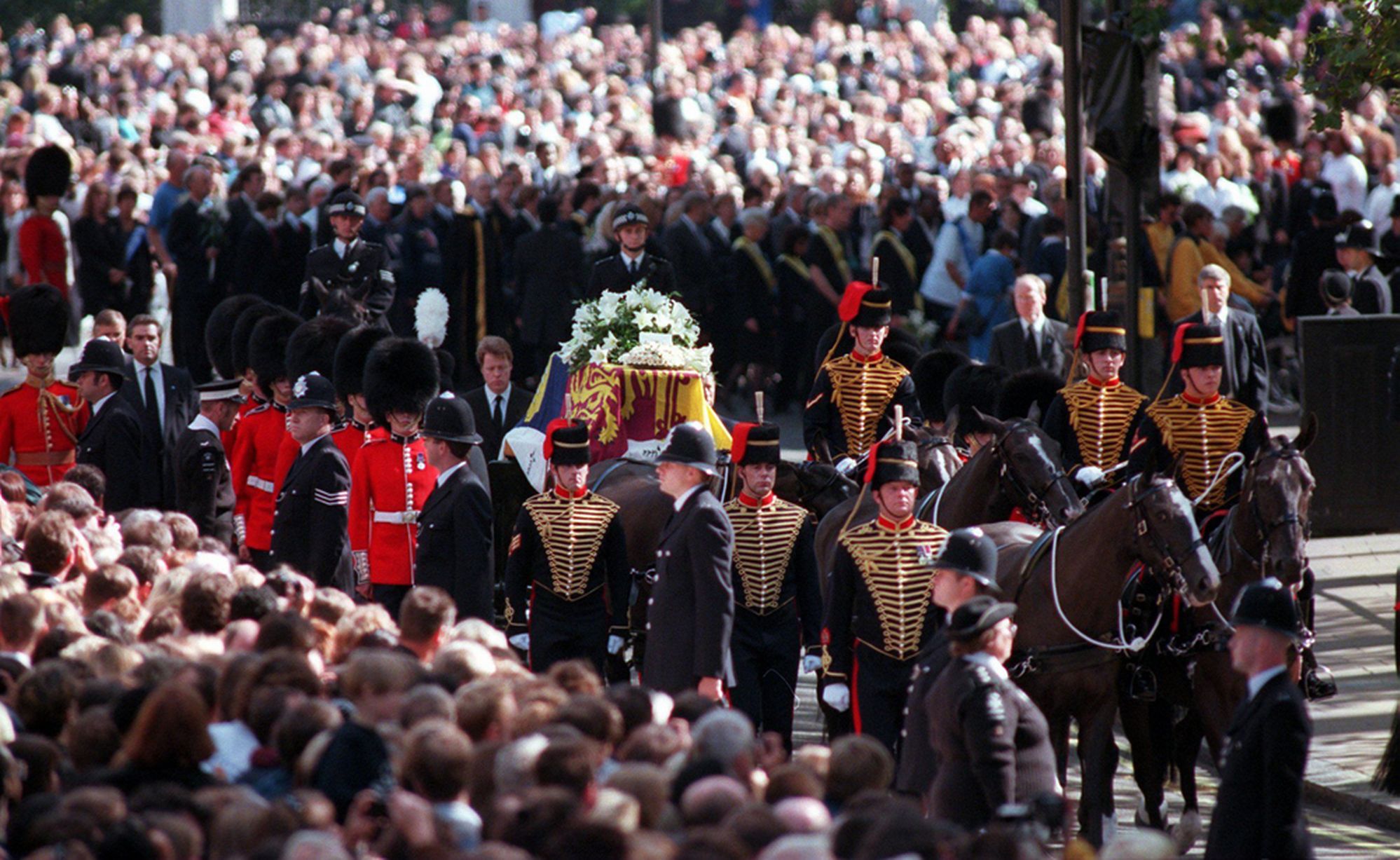 Фото похороны дианы. Похороны принцессы Дианы. Похороны принцессы Дианы 1997. Прощание с принцессой Дианой.