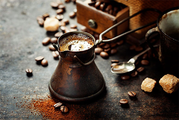 Geleneksel Bol Köpüklü Türk Kahvesi Nasıl Yapılır? Tüm Püf Noktalarıyla